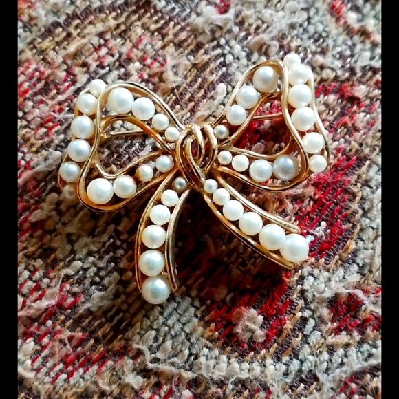 CROWN TRIFARI Pearl Bow Brooch Pin - Picture 1 of 14
